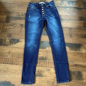 KanCan size 5 curvy skinny jeans with a button fly. Worn 5 times.